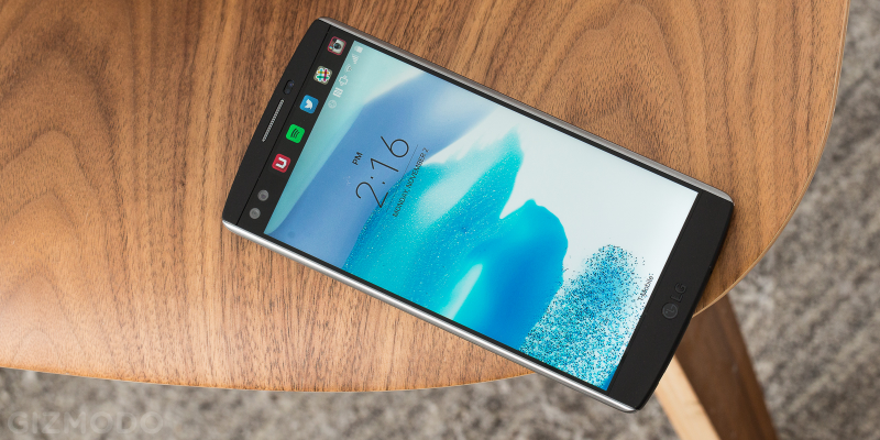 Illustration for article titled LG V10 Review: Big, Weird, and Not Worth It